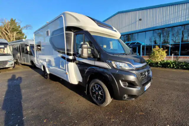 7688E2 01 Autotrail TrackerRL WJ24VHA