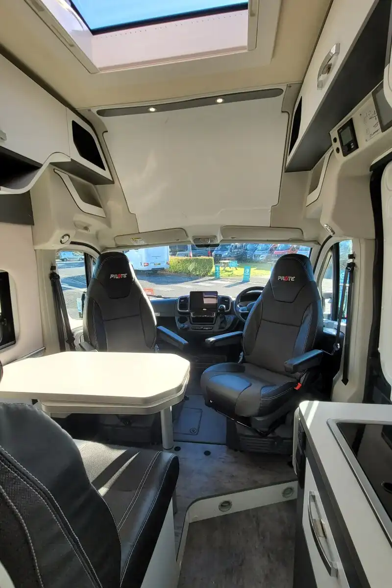 769696 15 Pilote V633M WK73BBN
