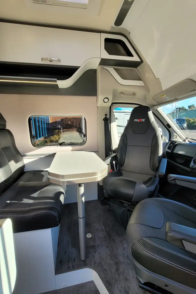 769696 16 Pilote V633M WK73BBN