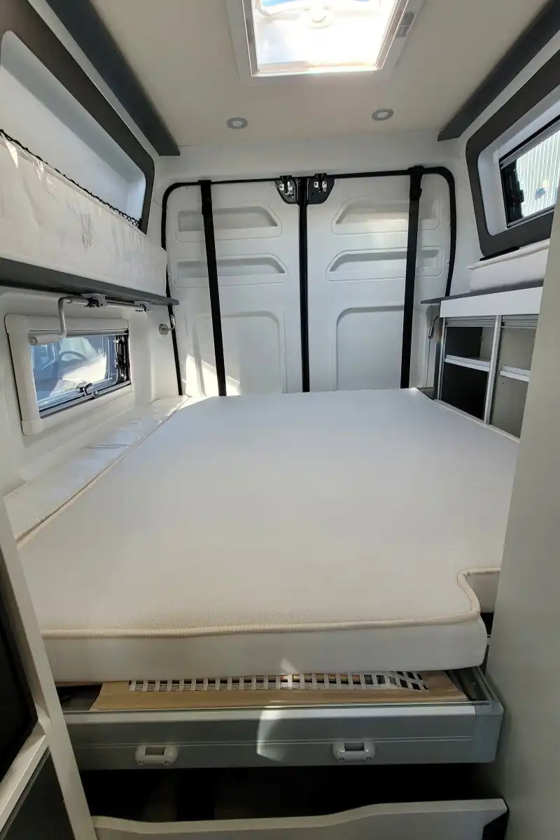 769696 24 Pilote V633M WK73BBN