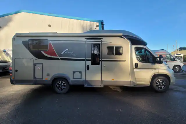 76C4F2 03 Burstner IxeoIT728G WA17EVM