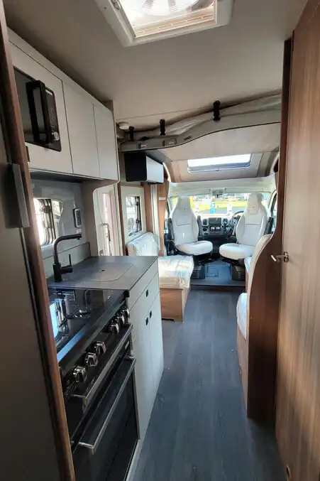 77A526 17 Autotrail Imala736G SMC21447