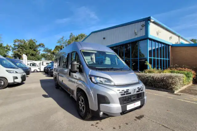 77F996 01 Autotrail Expedition 68 TG053654