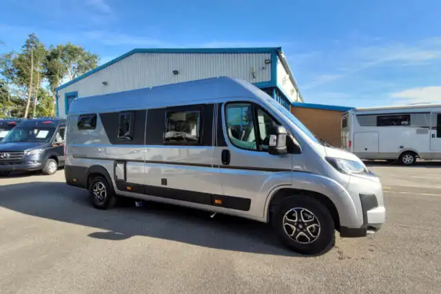 77F996 02 Autotrail Expedition 68 TG053654