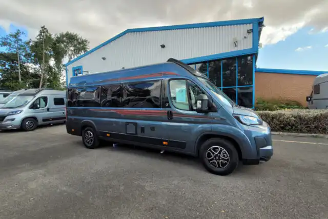 7803CA 02 Autotrail VLine 635Sport TG039168