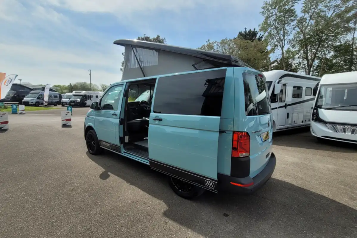 781222 05 Volkswagen ExpeditionCamper CK72NGJ