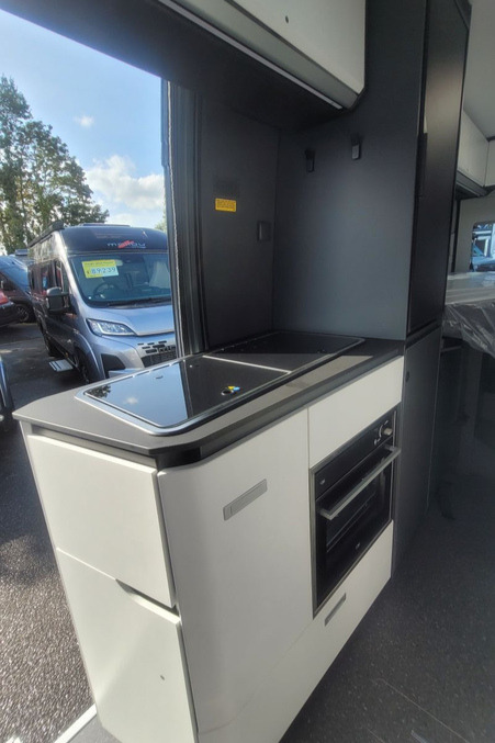 78B602 15 Adria Twin Supreme 640SLB TMD27532