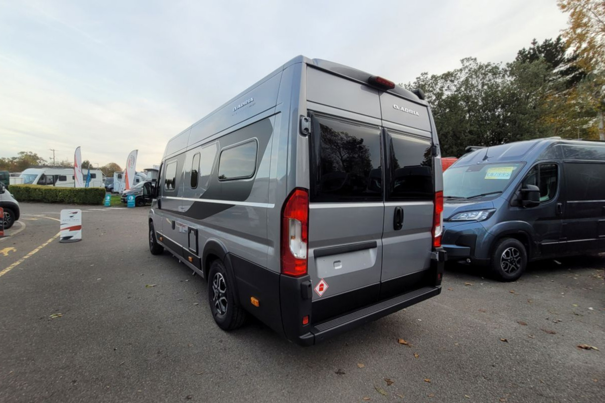 78B636 04 Adria Twin Select 640 SGX TMD47743