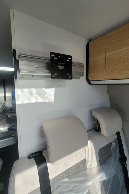 78B63E 12 Adria Twin Select 640SGX TMD25919