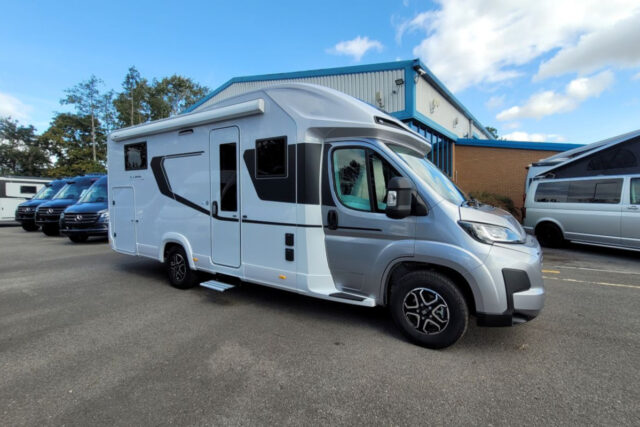 78B64E 02 Adria Coral Select 670DL TMD15569