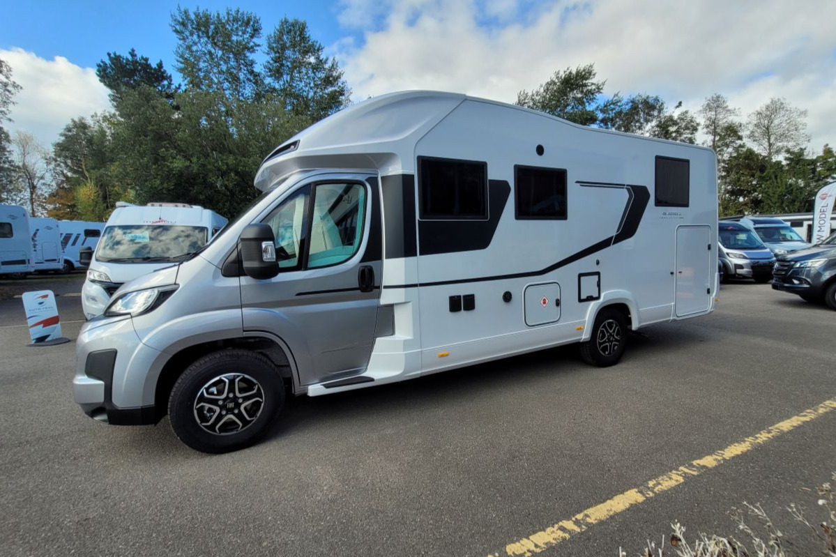78B64E 07 Adria Coral Select 670DL TMD15569