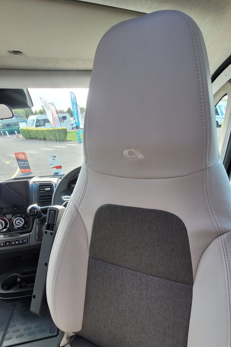 78B64E 11 Adria Coral Select 670DL TMD15569