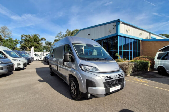 78B956 01 Autotrail Expedition66 TG054082