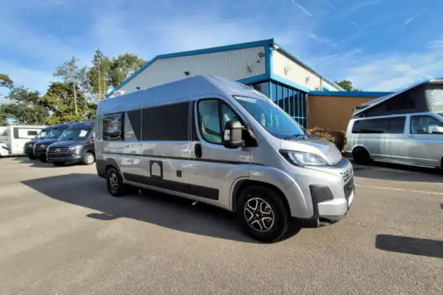 78B956 02 Autotrail Expedition66 TG054082