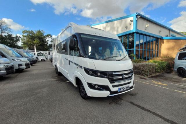 7904FA 01 Autotrail Grandefrontier GF88 RY24YHR