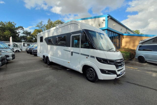 7904FA 02 Autotrail Grandefrontier GF88 RY24YHR