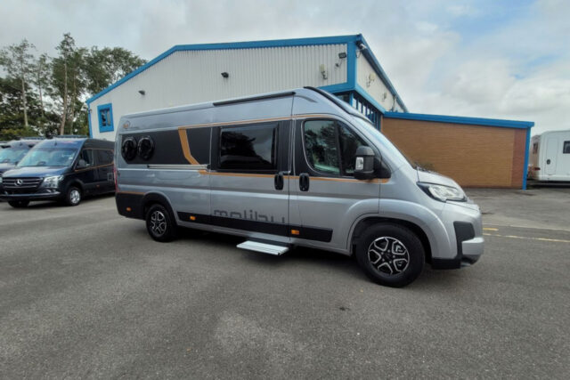 791482 02 Malibu Van Comfort GT Skyview 640 LE TMC66308