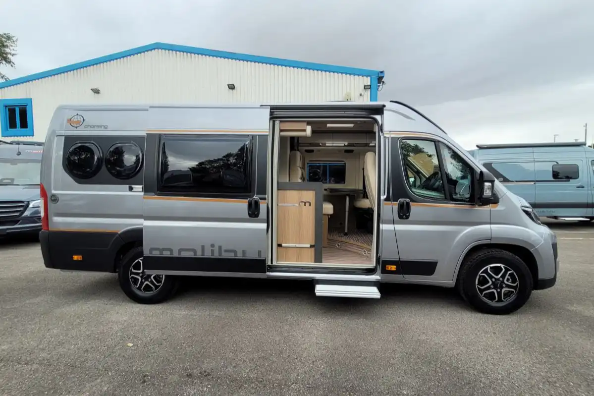 791486 03 Malibu Van Diversity GT Skyview 640 Le K TMC69930
