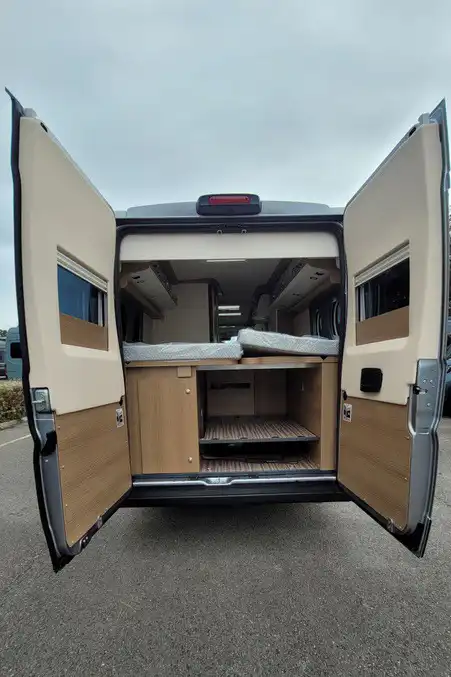 791486 26 Malibu Van Diversity GT Skyview 640 Le K TMC69930
