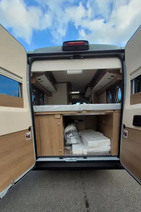 7915B6 06 Malibu Vanfirstclass Tworooms 640LERB TMC68236
