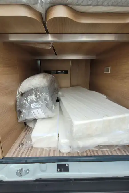 7915B6 08 Malibu Vanfirstclass Tworooms 640LERB TMC68236