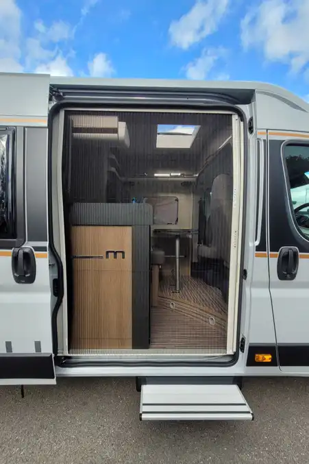7915B6 11 Malibu Vanfirstclass Tworooms 640LERB TMC68236
