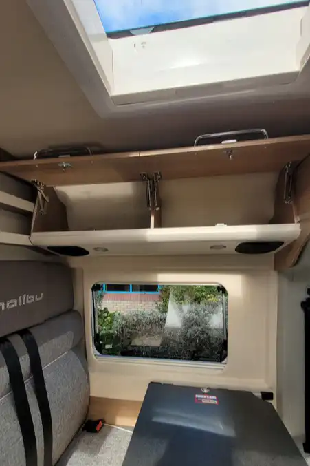 7915B6 16 Malibu Vanfirstclass Tworooms 640LERB TMC68236