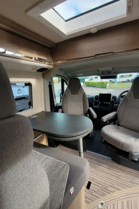 7915B6 17 Malibu Vanfirstclass Tworooms 640LERB TMC68236