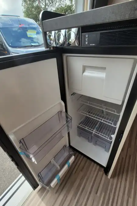 7915B6 20 Malibu Vanfirstclass Tworooms 640LERB TMC68236