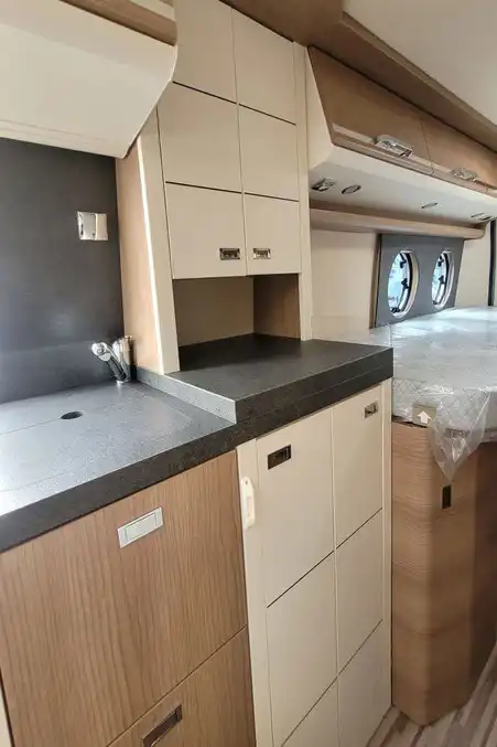 7915B6 23 Malibu Vanfirstclass Tworooms 640LERB TMC68236