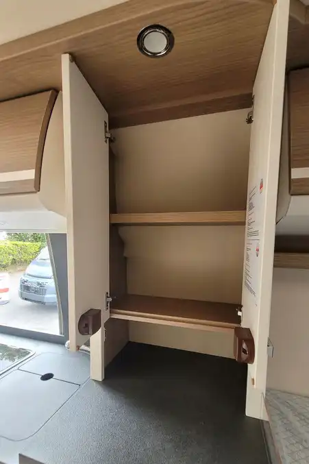 7915B6 24 Malibu Vanfirstclass Tworooms 640LERB TMC68236
