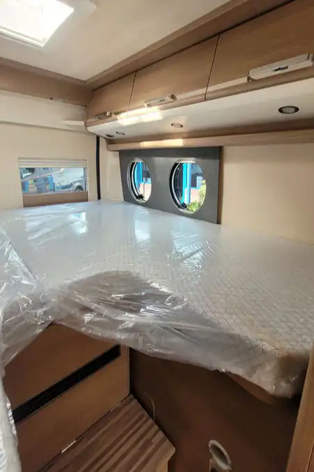 7915B6 27 Malibu Vanfirstclass Tworooms 640LERB TMC68236