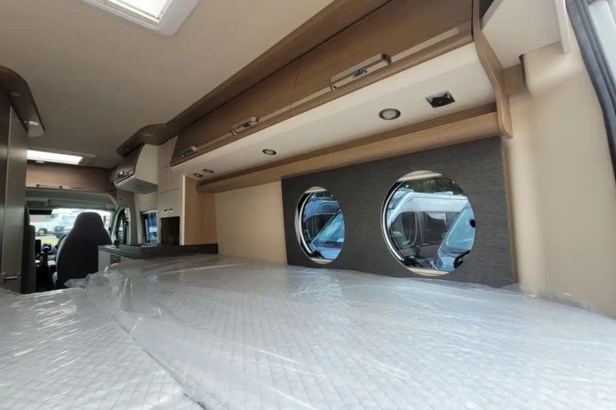 7915B6 30 Malibu Vanfirstclass Tworooms 640LERB TMC68236