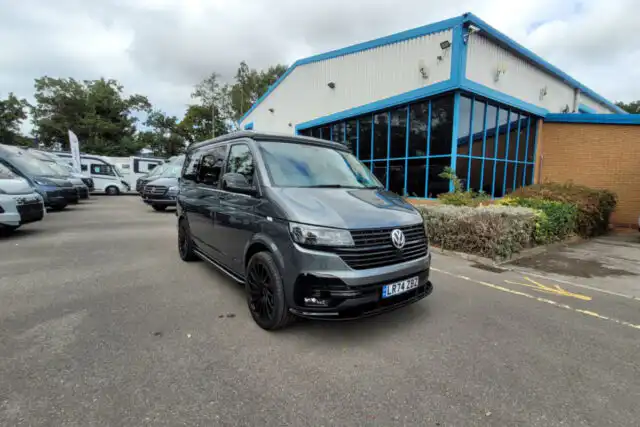 793CBE 01 Volkswagen Camper King LR74ZBZ
