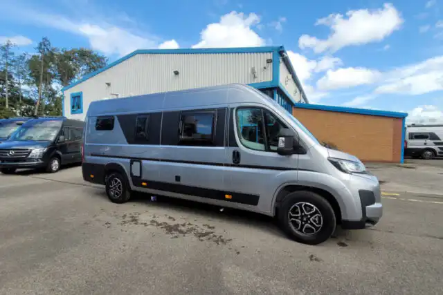 794F56 02 Autotrail Expedition 68 TMD12009