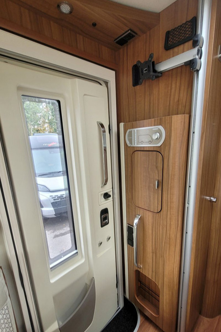 7966DE 15 Hymer B Class Premium Line 588 WL66HKB