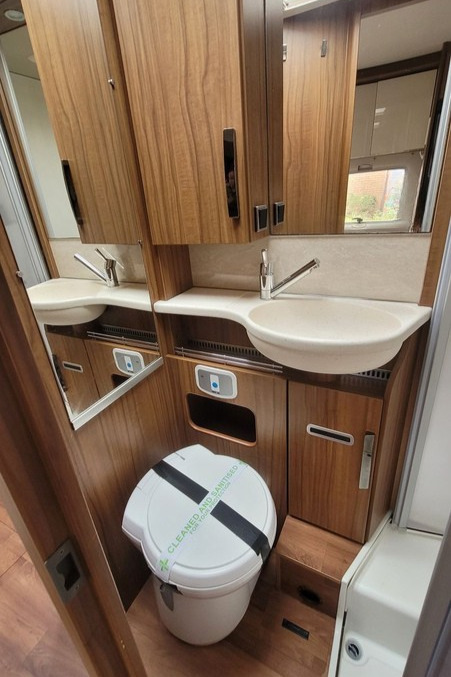 7966DE 30 Hymer B Class Premium Line 588 WL66HKB
