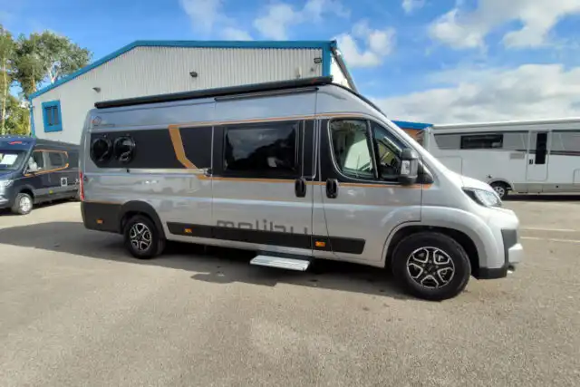 796A4E 02 Malibu Van Diversity GT Skyview 640LEK TMC70017
