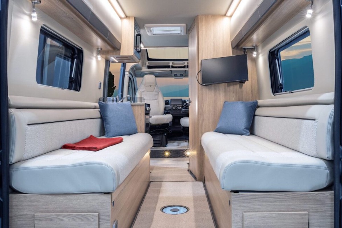 AT V Line SE Interior 2