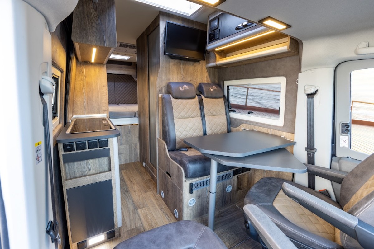 MEGA MOBIL 4x4 Interior