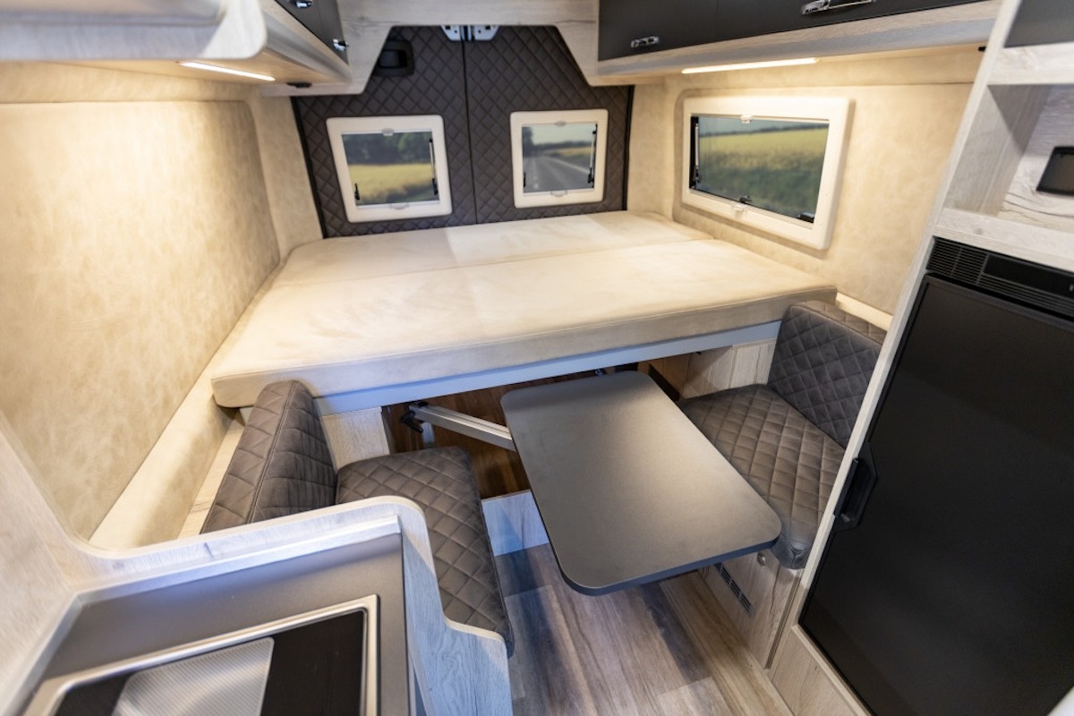 Mega Mobil Twin Interior