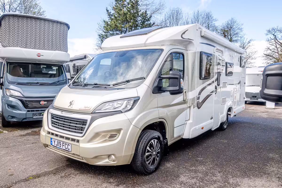 704CD2 02 2019 Elddis Raphael YJ19FCC