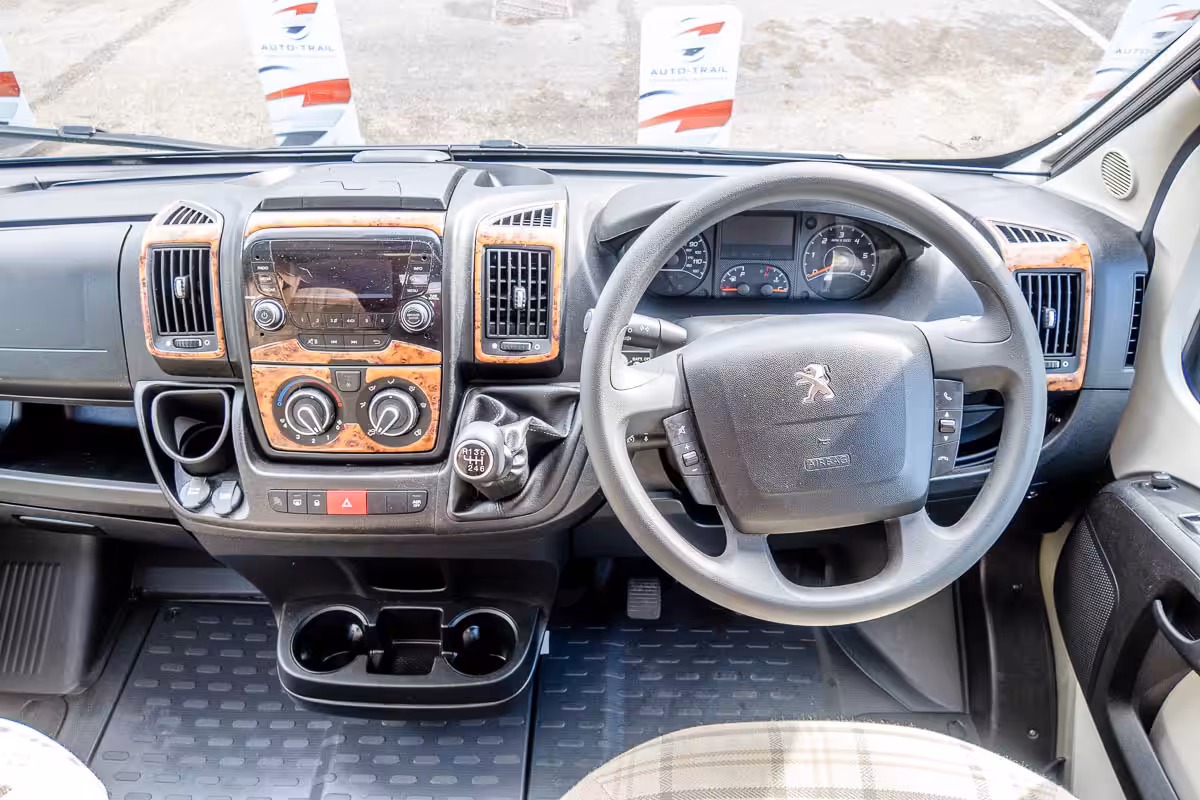 704CD2 05 2019 Elddis Raphael YJ19FCC