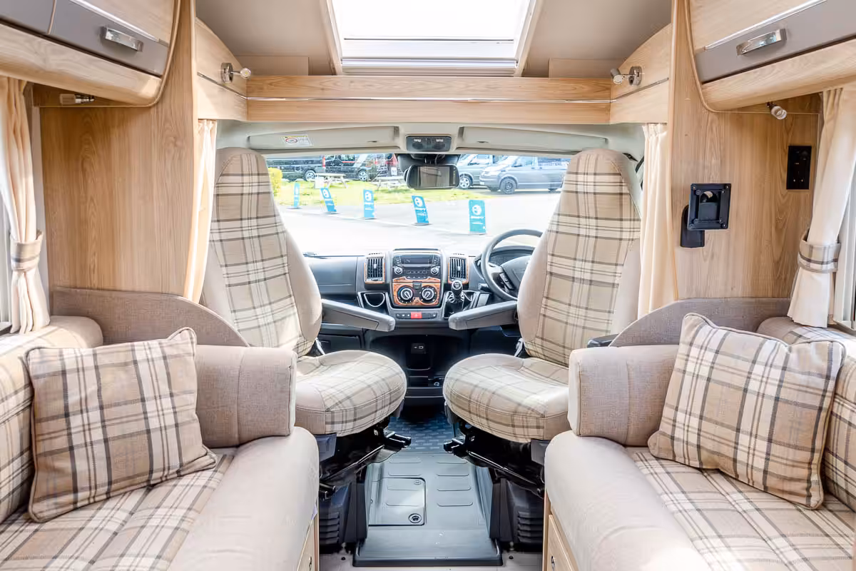 704CD2 07 2019 Elddis Raphael YJ19FCC