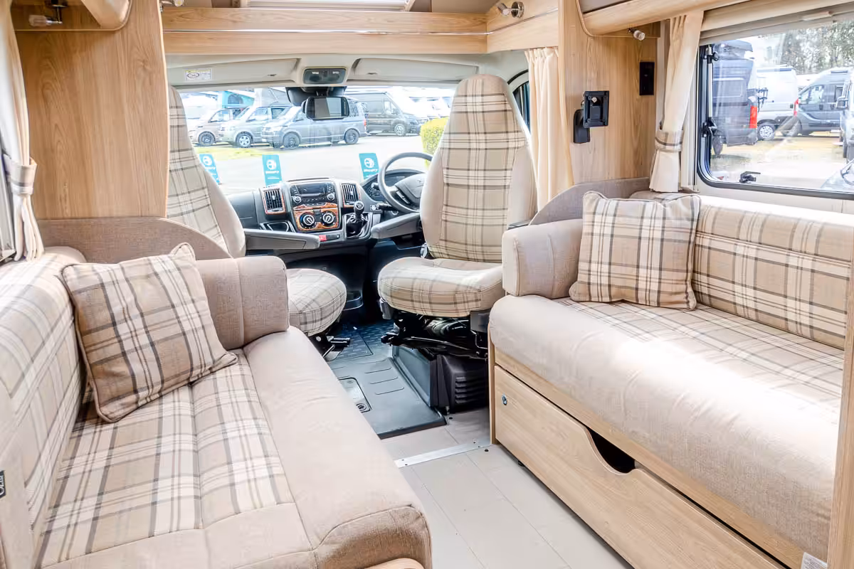 704CD2 08 2019 Elddis Raphael YJ19FCC