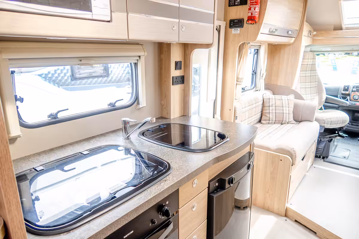 704CD2 12 2019 Elddis Raphael YJ19FCC