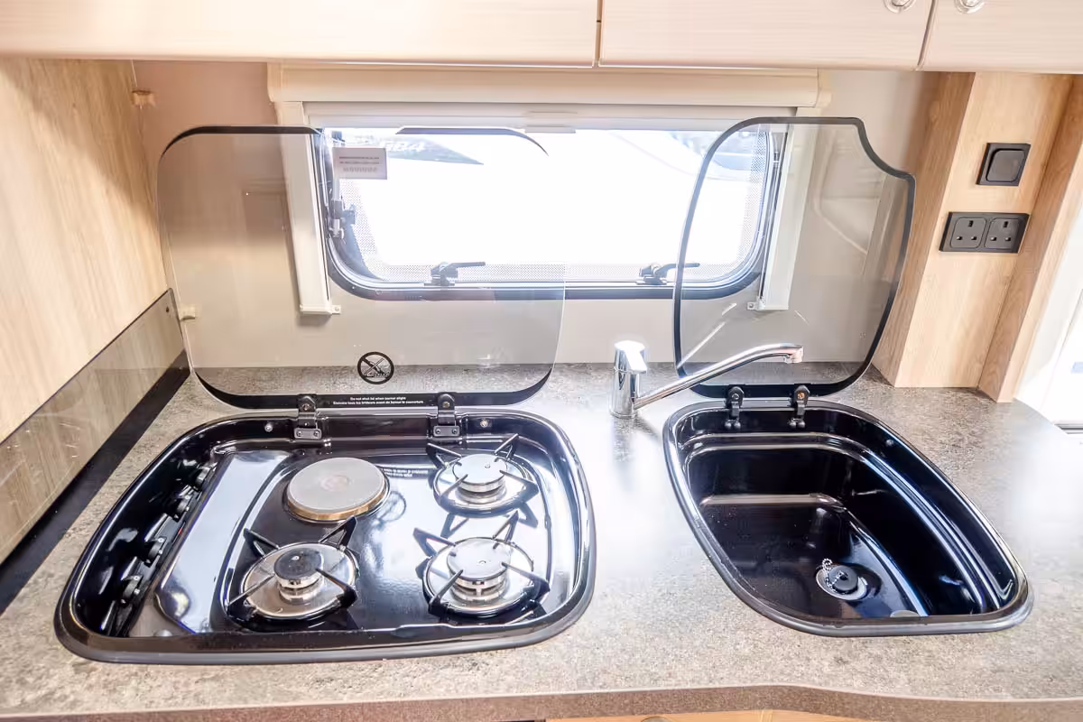 704CD2 13 2019 Elddis Raphael YJ19FCC