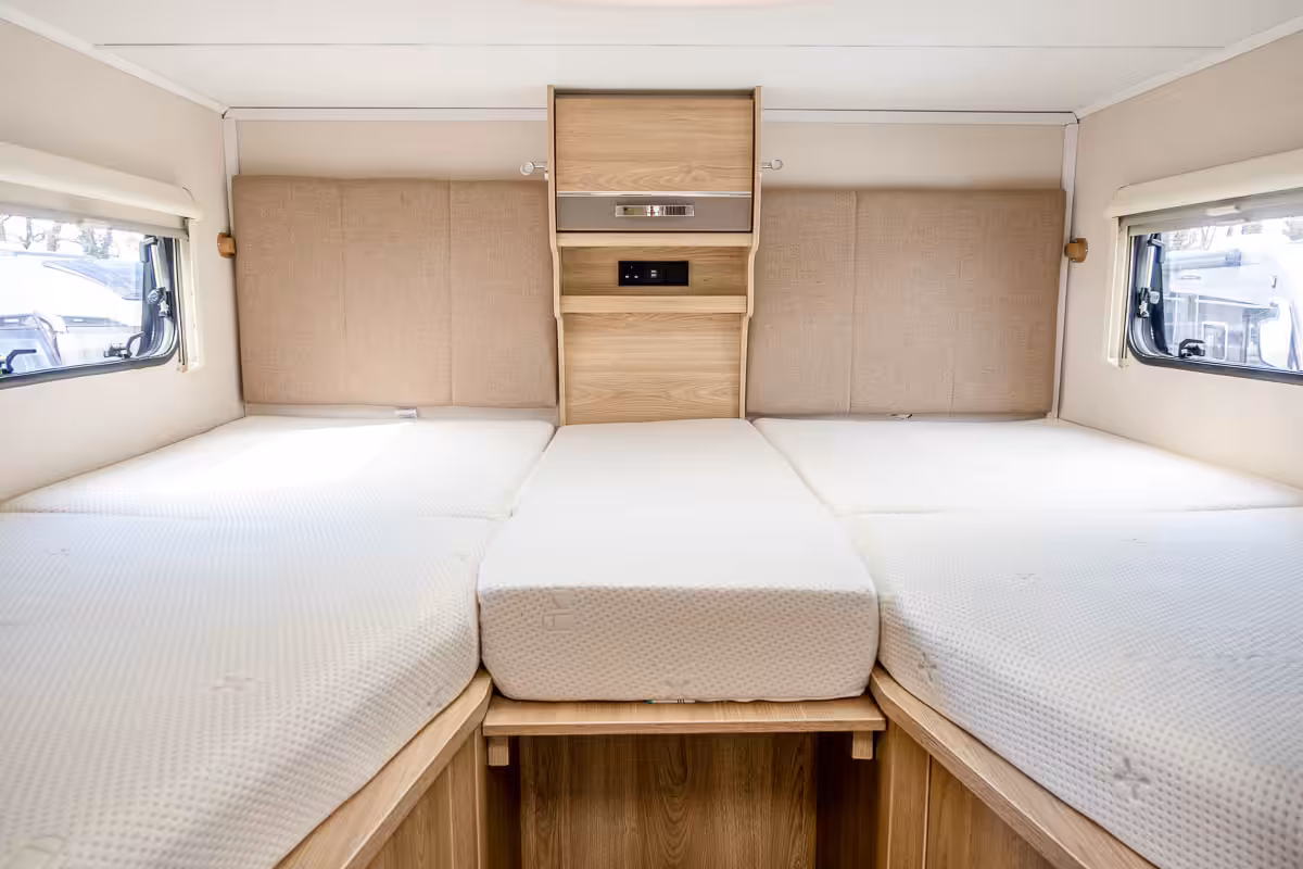 704CD2 16 2019 Elddis Raphael YJ19FCC