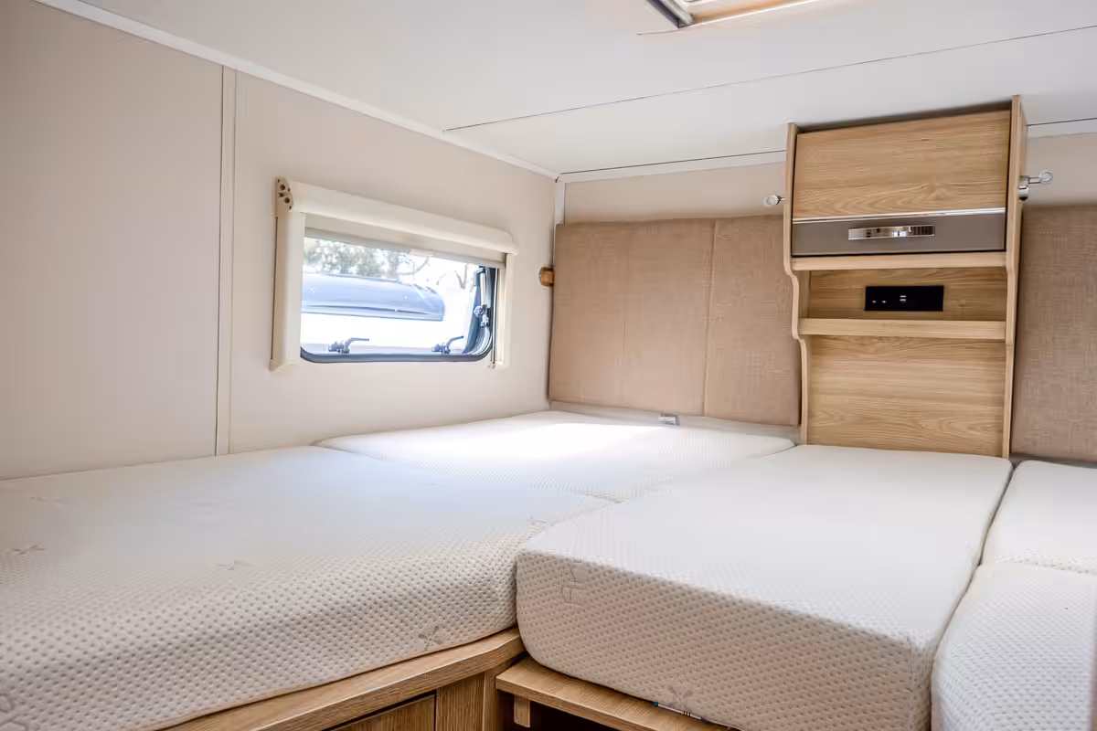 704CD2 18 2019 Elddis Raphael YJ19FCC