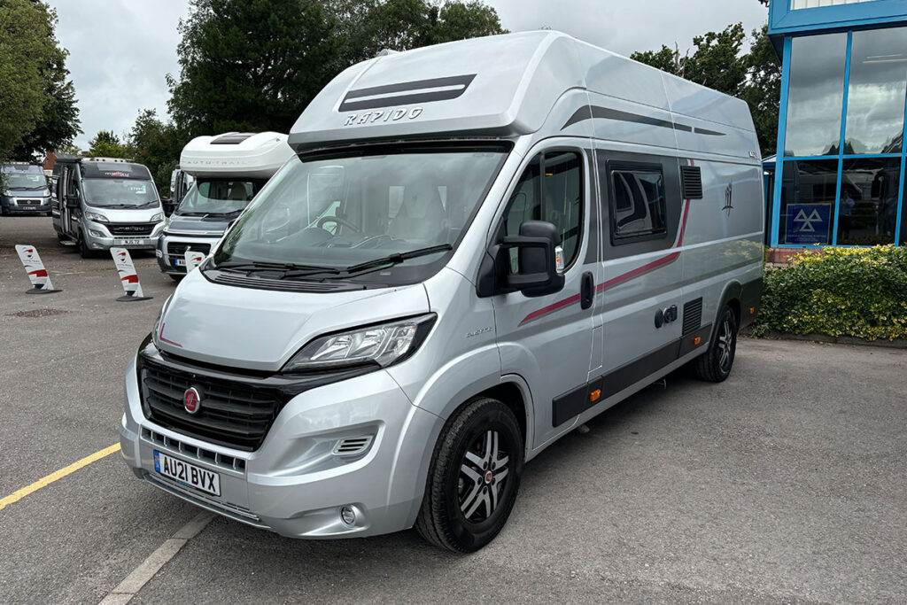 71A69A 03 2021 Rapido V65 XL 